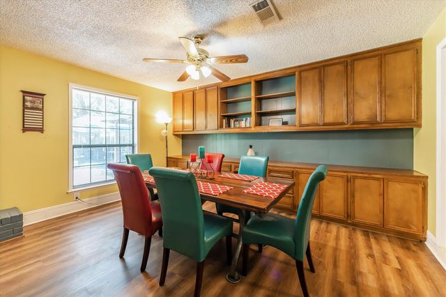 3333 Bent Bough Park, Huntsville, TX 77340