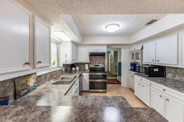3333 Bent Bough Park, Huntsville, TX 77340