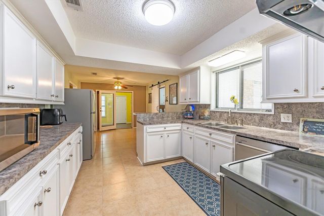 3333 Bent Bough Park, Huntsville, TX 77340
