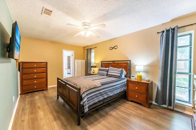 3333 Bent Bough Park, Huntsville, TX 77340