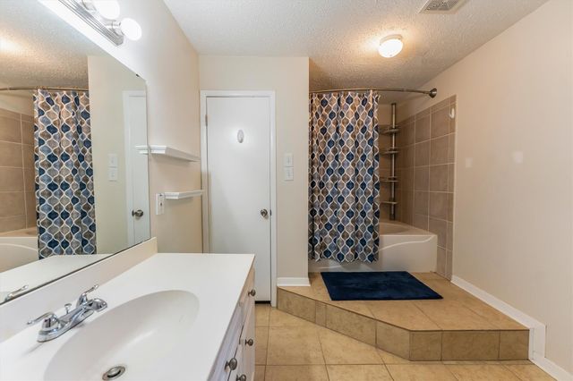 3333 Bent Bough Park, Huntsville, TX 77340