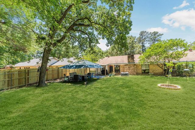 3333 Bent Bough Park, Huntsville, TX 77340