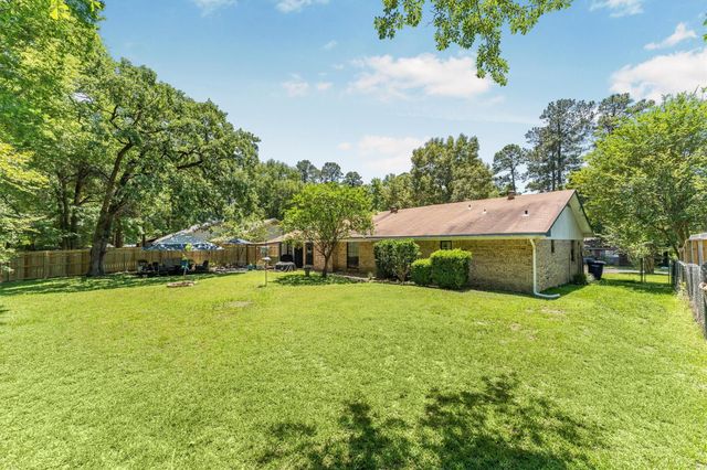 3333 Bent Bough Park, Huntsville, TX 77340