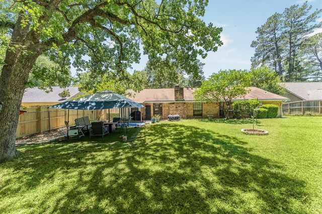 3333 Bent Bough Park, Huntsville, TX 77340