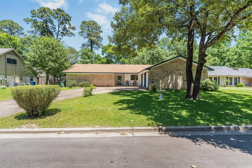 3333 Bent Bough Park, Huntsville, TX 77340