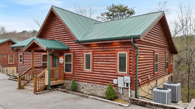 3226 White Falcon Way, Pigeon Forge, TN 37862