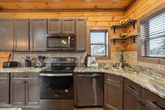 3226 White Falcon Way, Pigeon Forge, TN 37862