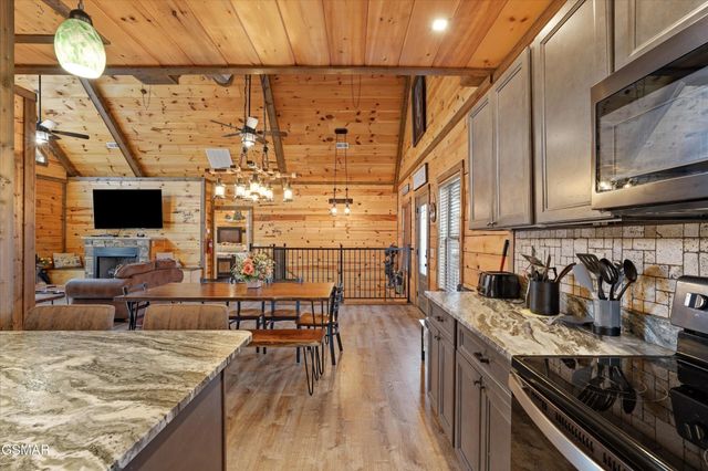 3226 White Falcon Way, Pigeon Forge, TN 37862