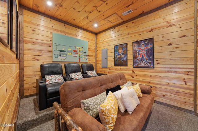 3226 White Falcon Way, Pigeon Forge, TN 37862