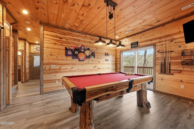 3226 White Falcon Way, Pigeon Forge, TN 37862