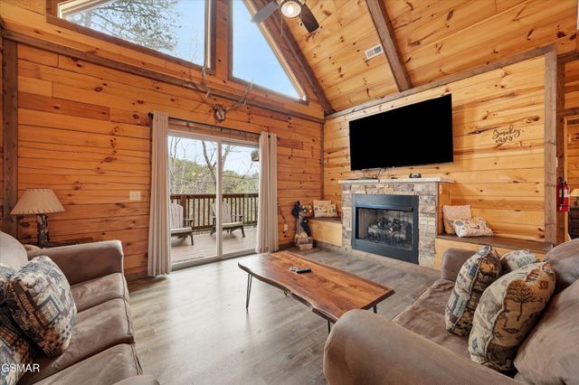 3226 White Falcon Way, Pigeon Forge, TN 37862
