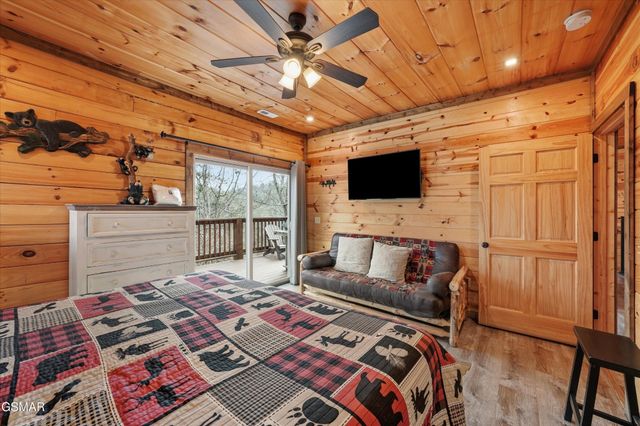 3226 White Falcon Way, Pigeon Forge, TN 37862