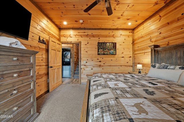 3226 White Falcon Way, Pigeon Forge, TN 37862