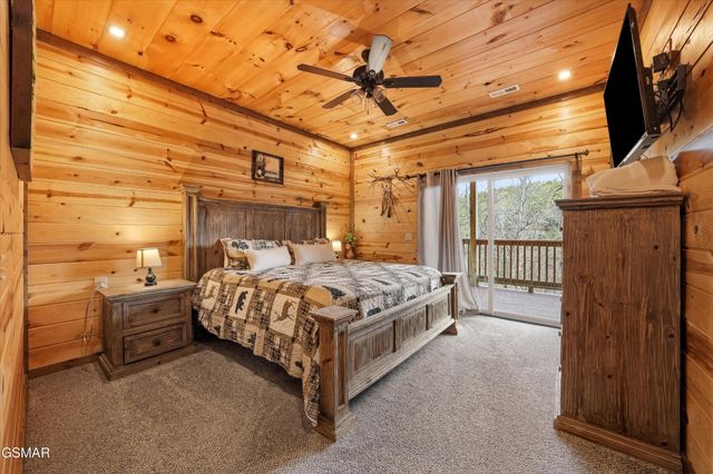 3226 White Falcon Way, Pigeon Forge, TN 37862