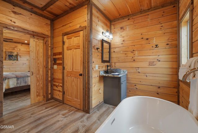 3226 White Falcon Way, Pigeon Forge, TN 37862