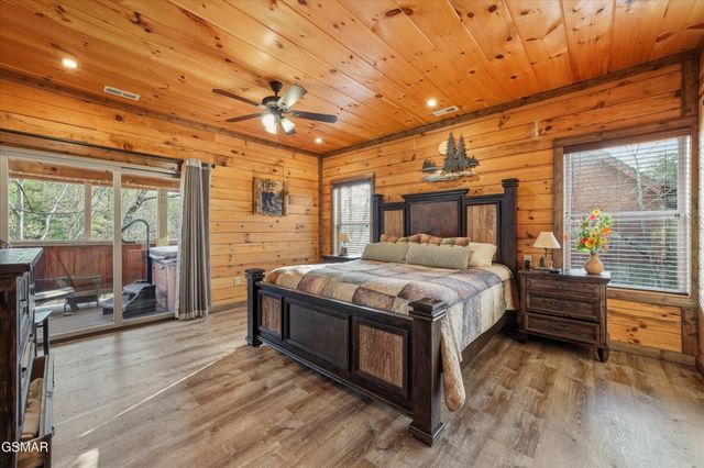 3226 White Falcon Way, Pigeon Forge, TN 37862