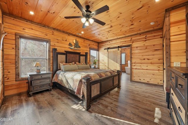 3226 White Falcon Way, Pigeon Forge, TN 37862