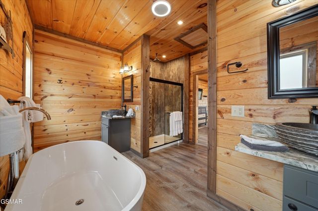 3226 White Falcon Way, Pigeon Forge, TN 37862