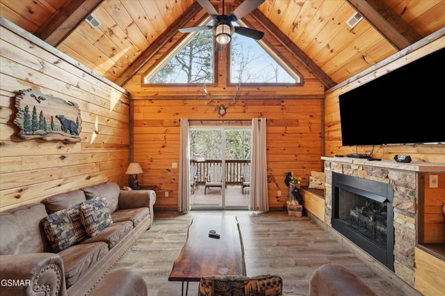 3226 White Falcon Way, Pigeon Forge, TN 37862