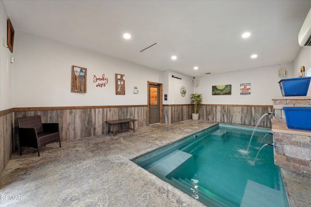 3226 White Falcon Way, Pigeon Forge, TN 37862