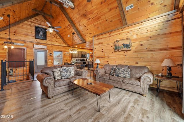 3226 White Falcon Way, Pigeon Forge, TN 37862