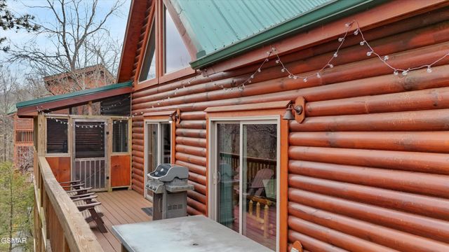 3226 White Falcon Way, Pigeon Forge, TN 37862