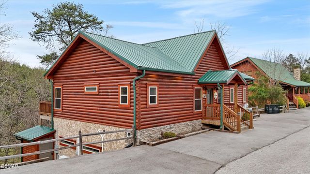 3226 White Falcon Way, Pigeon Forge, TN 37862