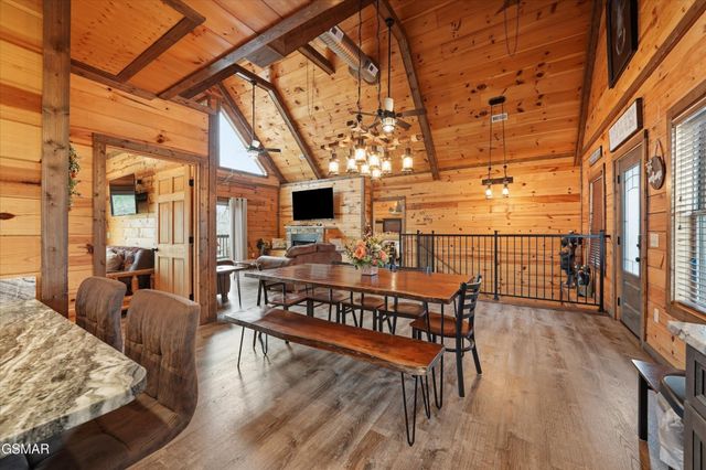 3226 White Falcon Way, Pigeon Forge, TN 37862