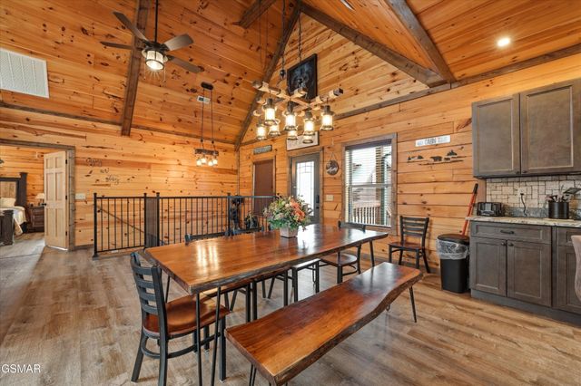 3226 White Falcon Way, Pigeon Forge, TN 37862