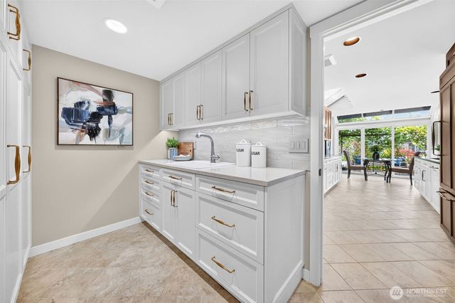 9829 NE 1st Street, Bellevue, WA 98004