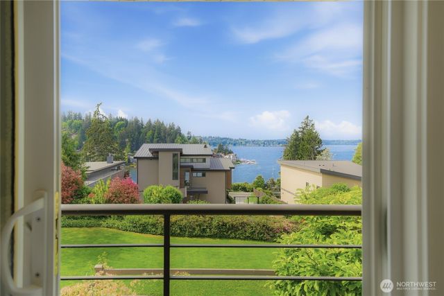 9829 NE 1st Street, Bellevue, WA 98004