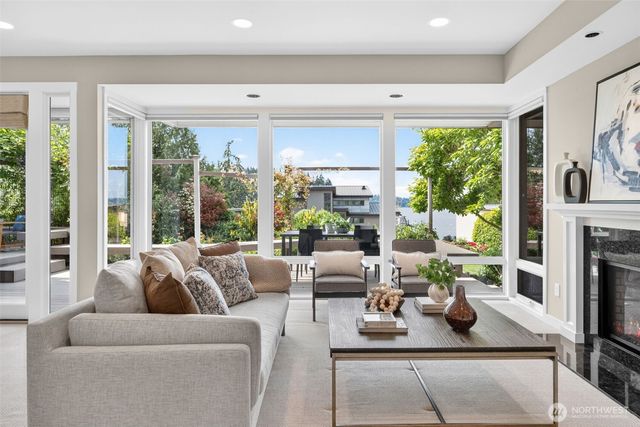 9829 NE 1st Street, Bellevue, WA 98004