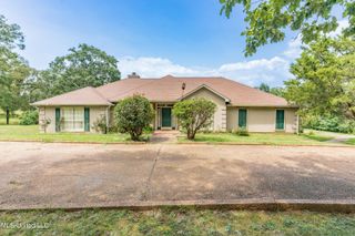 100 Green Oak Cove, Clinton, MS 39056