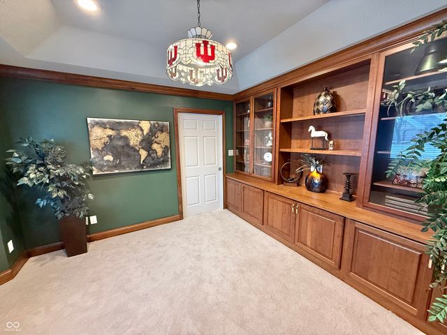 2407 Caramore Circle, Anderson, IN 46011