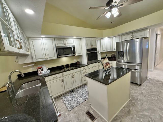 2407 Caramore Circle, Anderson, IN 46011