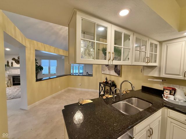 2407 Caramore Circle, Anderson, IN 46011