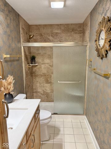 2407 Caramore Circle, Anderson, IN 46011