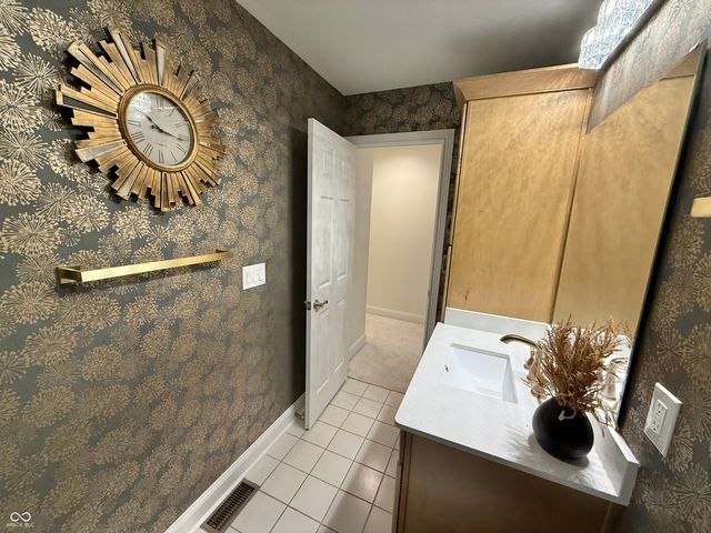 2407 Caramore Circle, Anderson, IN 46011