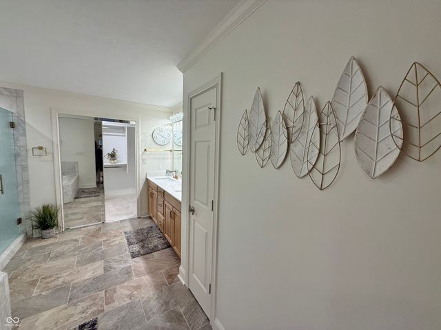 2407 Caramore Circle, Anderson, IN 46011