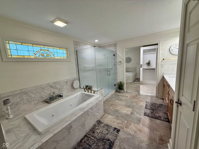 2407 Caramore Circle, Anderson, IN 46011