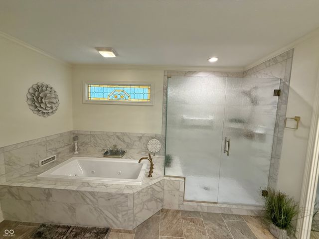 2407 Caramore Circle, Anderson, IN 46011