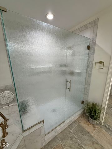 2407 Caramore Circle, Anderson, IN 46011