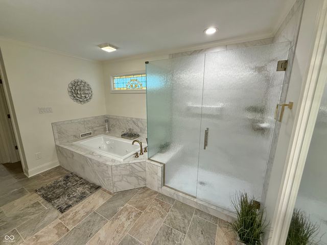 2407 Caramore Circle, Anderson, IN 46011