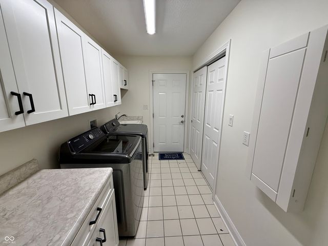 2407 Caramore Circle, Anderson, IN 46011