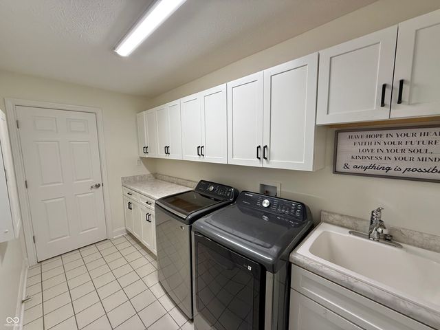 2407 Caramore Circle, Anderson, IN 46011