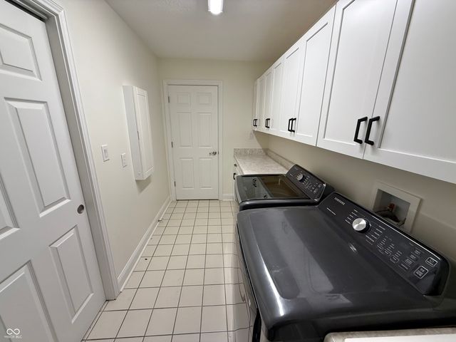 2407 Caramore Circle, Anderson, IN 46011