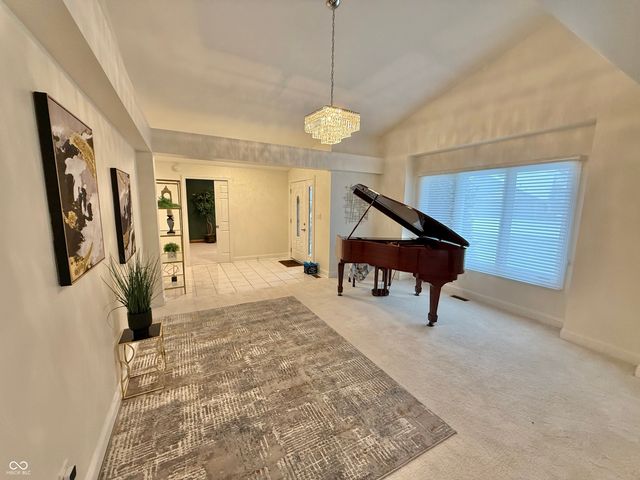 2407 Caramore Circle, Anderson, IN 46011