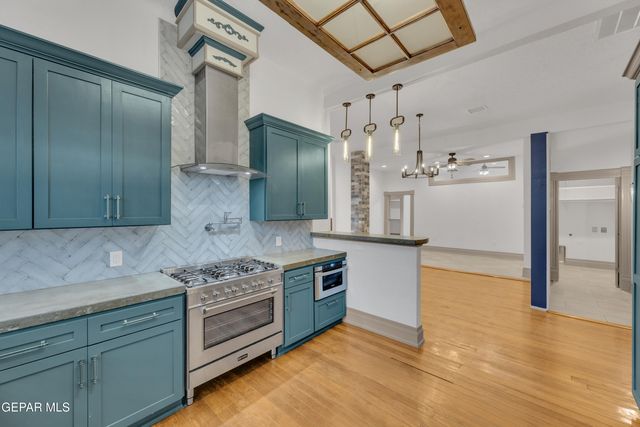 305 W RIO GRANDE Avenue, El Paso, TX 79902