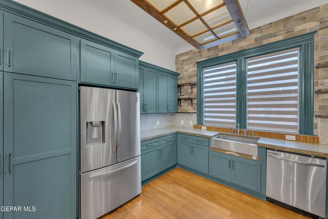 305 W RIO GRANDE Avenue, El Paso, TX 79902