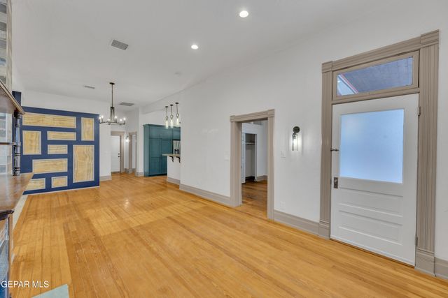 305 W RIO GRANDE Avenue, El Paso, TX 79902